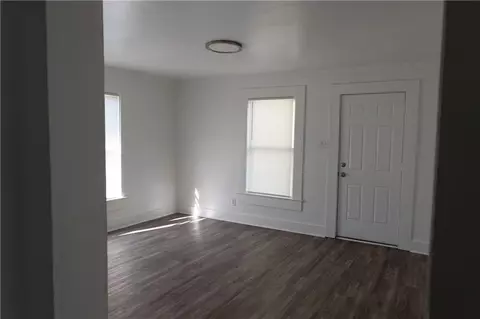 Living - 609 Wisconsin Ave, Mobile, AL 36604 photo 2 of 3