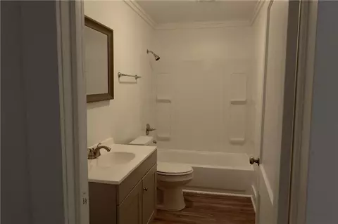 Bath - 609 Wisconsin Ave, Mobile, AL 36604 photo 2 of 2