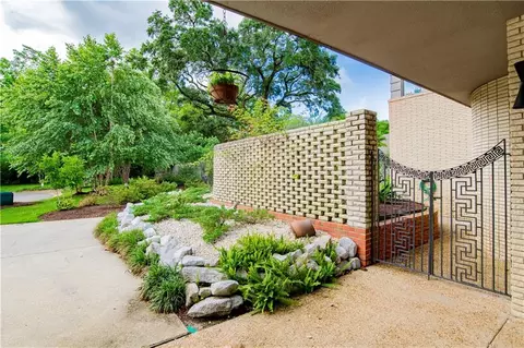 Exterior - 809 Bernard Cir, Mobile, AL 36693 photo 12 of 37