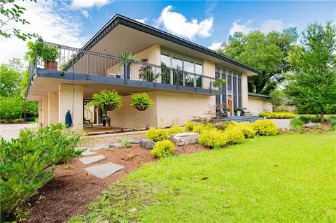 Exterior - 809 Bernard Cir, Mobile, AL 36693 photo 9 of 37