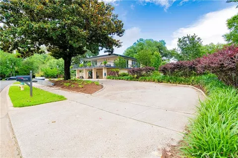 Exterior - 809 Bernard Cir, Mobile, AL 36693 photo 10 of 37