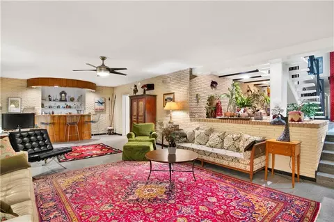 Living - 809 Bernard Cir, Mobile, AL 36693 photo 4 of 9