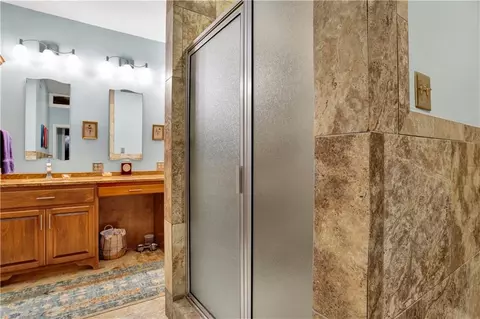 Bath - 809 Bernard Cir, Mobile, AL 36693 photo 2 of 5