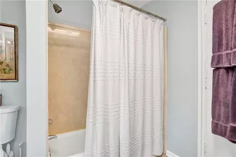 Bath - 809 Bernard Cir, Mobile, AL 36693 photo 5 of 5