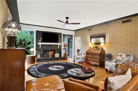 Living - 809 Bernard Cir, Mobile, AL 36693 photo 7 of 9