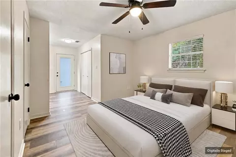 Bedroom - 6000 Howells Ferry Rd, Mobile, AL 36618 photo 6 of 6