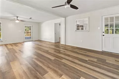 Living - 6000 Howells Ferry Rd, Mobile, AL 36618 photo 2 of 8