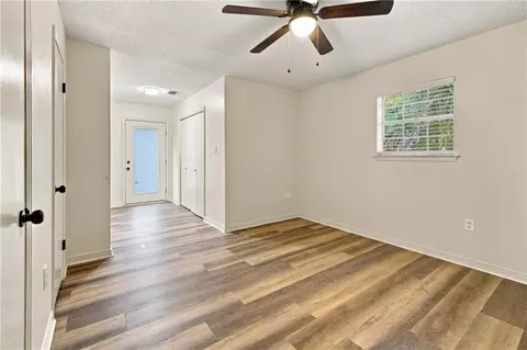 Bedroom - 6000 Howells Ferry Rd, Mobile, AL 36618 photo 5 of 6