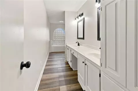 Entry Way - 6000 Howells Ferry Rd, Mobile, AL 36618 photo 2 of 3
