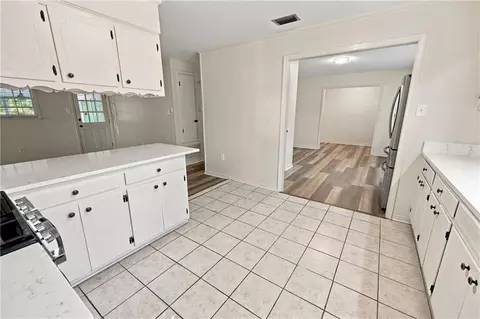 Kitchen - 6000 Howells Ferry Rd, Mobile, AL 36618 photo 1 of 3