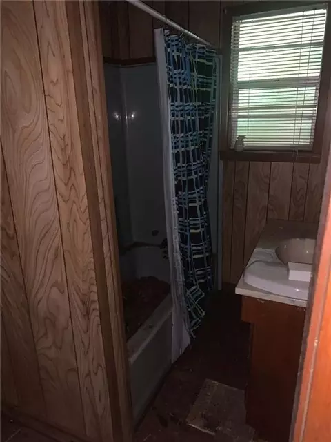 Bath - 2020 Florence St, Mobile, AL 36617 photo 1 of 2