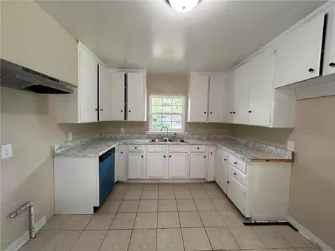 Kitchen - 2355 Wagner St, Mobile, AL 36617 photo 3 of 4