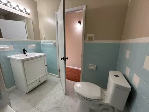 Bath - 2355 Wagner St, Mobile, AL 36617 photo 1 of 6