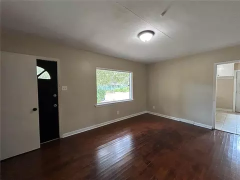 Living - 2355 Wagner St, Mobile, AL 36617 photo 1 of 10