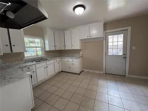 Kitchen - 2355 Wagner St, Mobile, AL 36617 photo 4 of 4