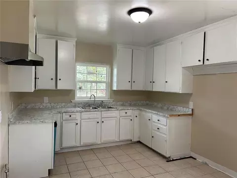 Kitchen - 2355 Wagner St, Mobile, AL 36617 photo 2 of 4