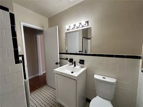 Bath - 2355 Wagner St, Mobile, AL 36617 photo 6 of 6