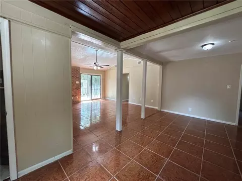 Living - 2355 Wagner St, Mobile, AL 36617 photo 4 of 10