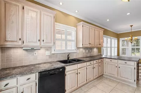 Kitchen - 2467 Ashbury Pl, Mobile, AL 36693 photo 2 of 3