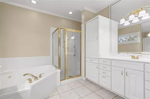 Bath - 2467 Ashbury Pl, Mobile, AL 36693 photo 2 of 3