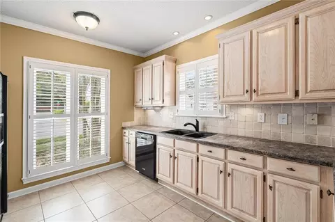 Kitchen - 2467 Ashbury Pl, Mobile, AL 36693 photo 3 of 3