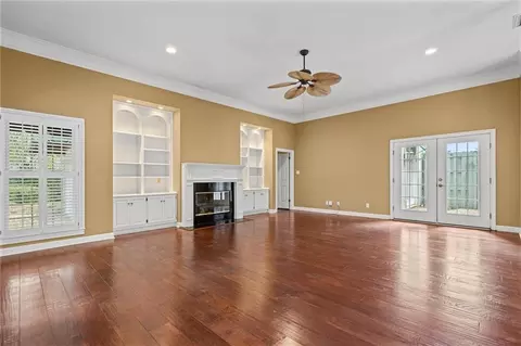 Living - 2467 Ashbury Pl, Mobile, AL 36693 photo 2 of 4