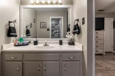 Bath - 1821 Princeton Woods Dr W, Mobile, AL 36618 photo 2 of 3