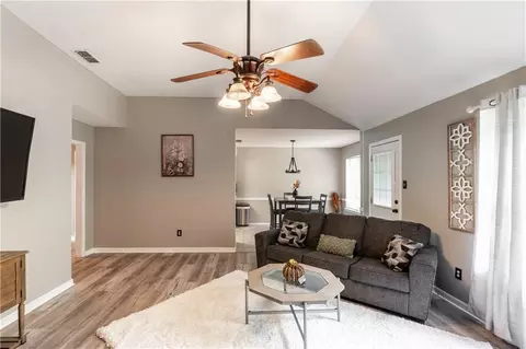 Living - 1821 Princeton Woods Dr W, Mobile, AL 36618 photo 2 of 4