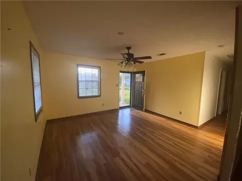 Living - 918 Oak St, Jackson, AL 36545 photo 2 of 2