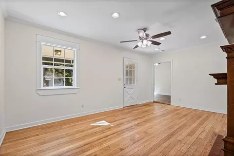 Living - 204 Border Dr E, Mobile, AL 36608 photo 3 of 4