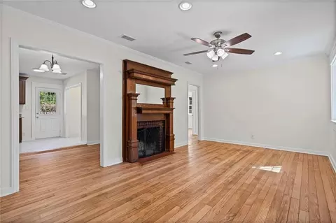Living - 204 Border Dr E, Mobile, AL 36608 photo 4 of 4