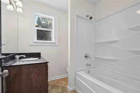 Bath - 204 Border Dr E, Mobile, AL 36608 photo 1 of 1