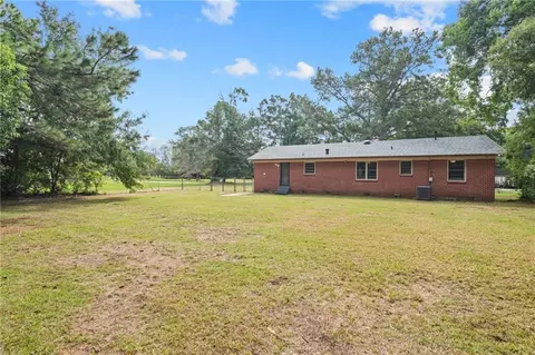 Exterior - 2204 David Dr, Mobile, AL 36605 photo 3 of 5