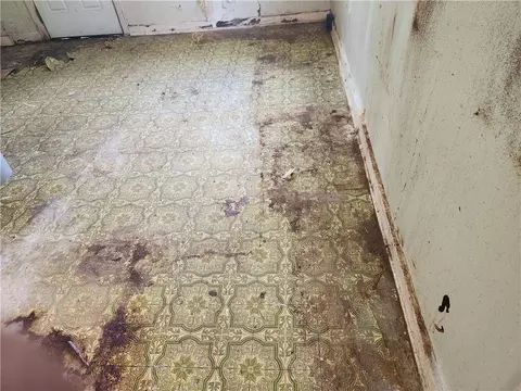 Entry Way - 2436 Ridge Rd N, Mobile, AL 36617 photo 3 of 4