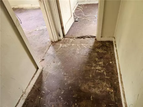 Entry Way - 2436 Ridge Rd N, Mobile, AL 36617 photo 1 of 4