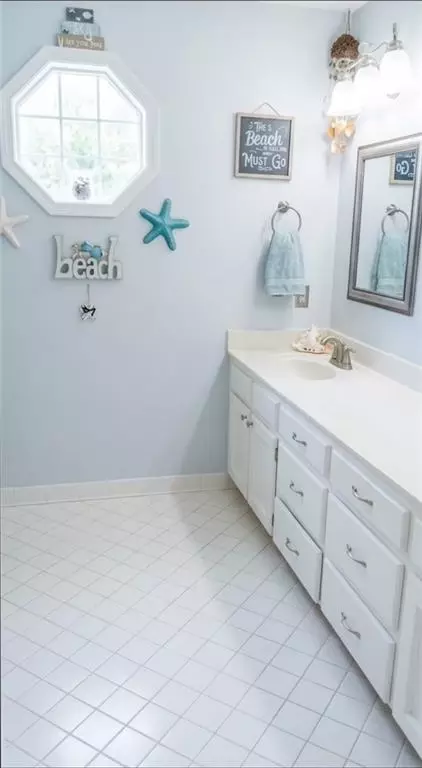 Bath - 3400 Lenox Ct, Mobile, AL 36695 photo 2 of 4