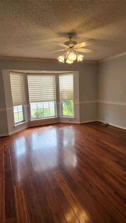 Living - 3400 Lenox Ct, Mobile, AL 36695 photo 1 of 3