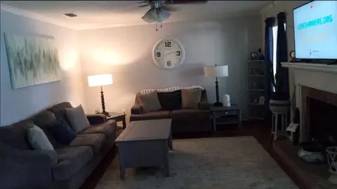 Living - 3400 Lenox Ct, Mobile, AL 36695 photo 2 of 3