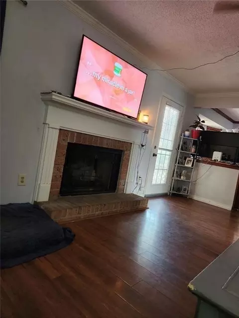 Living - 3400 Lenox Ct, Mobile, AL 36695 photo 3 of 3