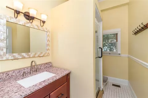 Bath - 155 Monterey St S, Mobile, AL 36604 photo 3 of 3