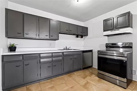 Kitchen - 4150 Palmdale Dr, Mobile, AL 36609 photo 1 of 3