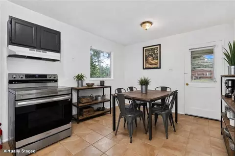 Kitchen - 4150 Palmdale Dr, Mobile, AL 36609 photo 2 of 3