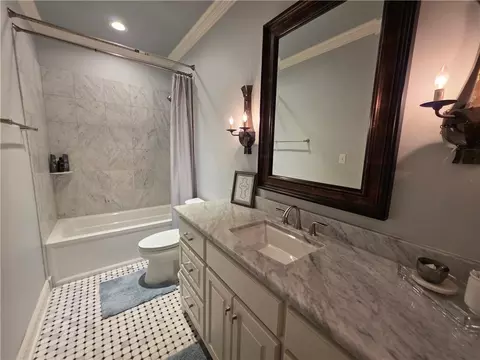 Bath - 114 Hillwood Rd, Mobile, AL 36608 photo 1 of 9