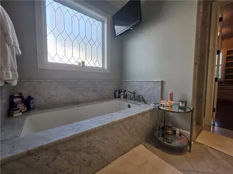 Bath - 114 Hillwood Rd, Mobile, AL 36608 photo 8 of 9