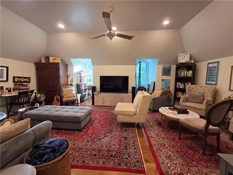 Living - 114 Hillwood Rd, Mobile, AL 36608 photo 2 of 5