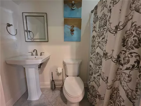 Bath - 114 Hillwood Rd, Mobile, AL 36608 photo 4 of 9