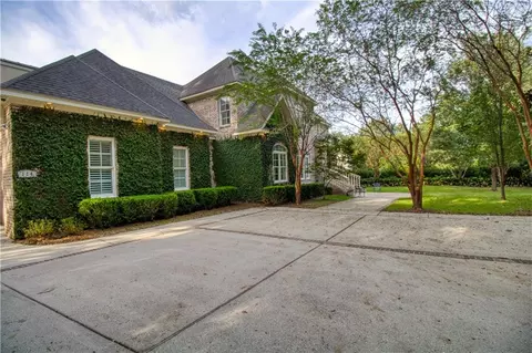 Exterior - 114 Hillwood Rd, Mobile, AL 36608 photo 4 of 9