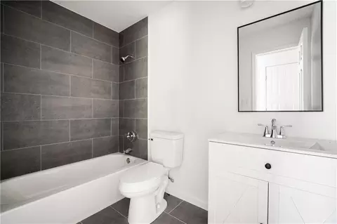 Bath - 3613 Kent Rd, Mobile, AL 36605 photo 2 of 2