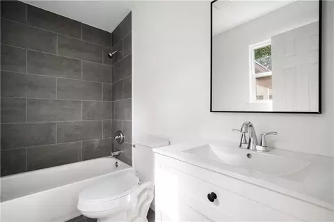 Bath - 3613 Kent Rd, Mobile, AL 36605 photo 1 of 2