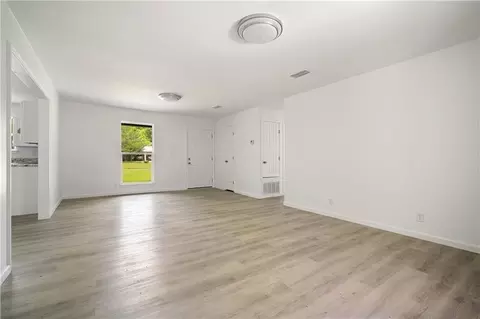 Living - 3613 Kent Rd, Mobile, AL 36605 photo 4 of 7
